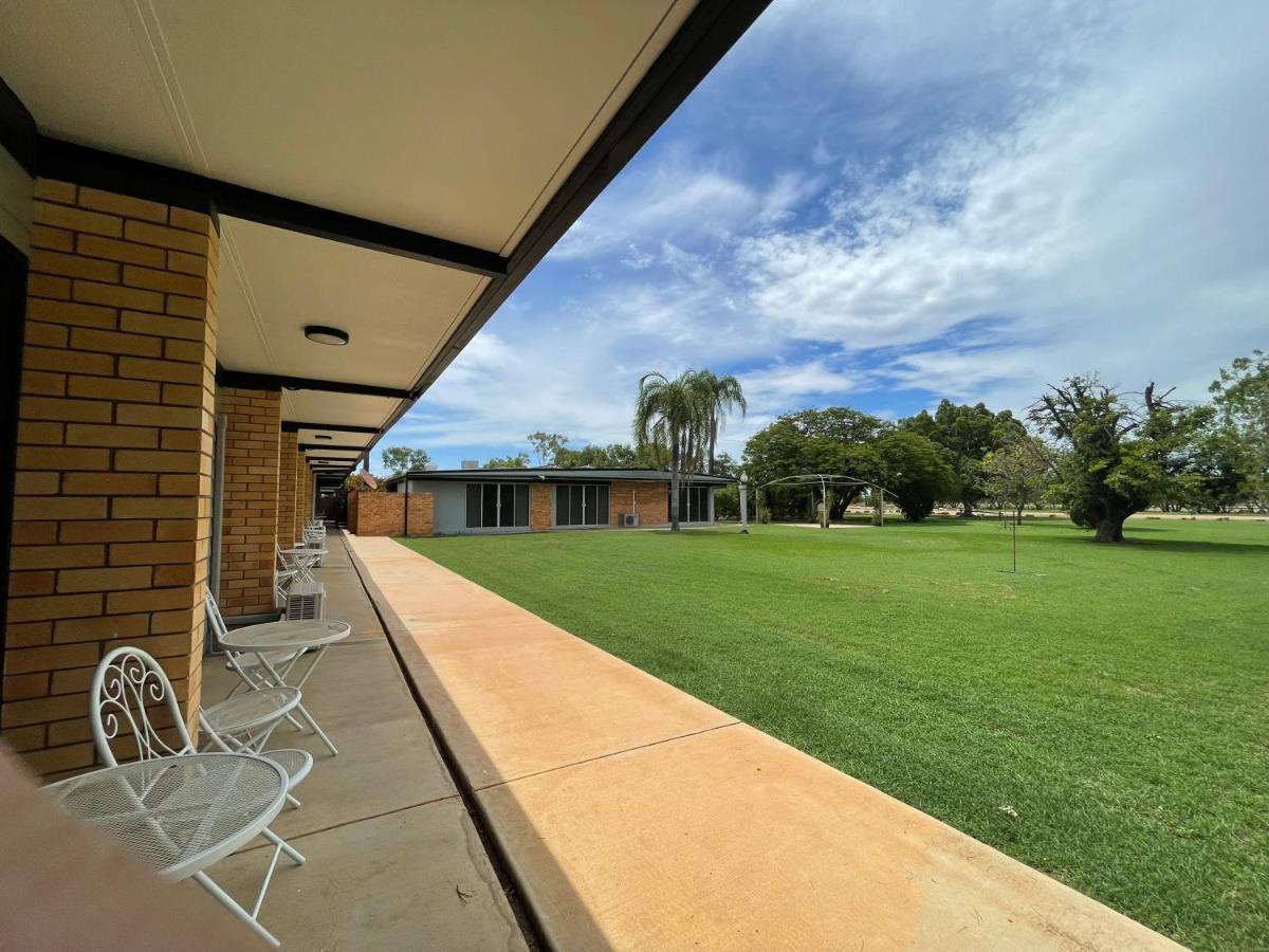 Jumbuck Motor Inn - Pool - Pet Friendly Section - King Beds Longreach Extérieur photo