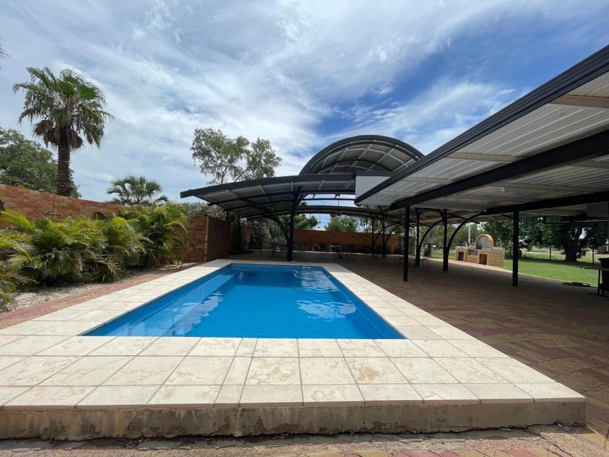 Jumbuck Motor Inn - Pool - Pet Friendly Section - King Beds Longreach Extérieur photo