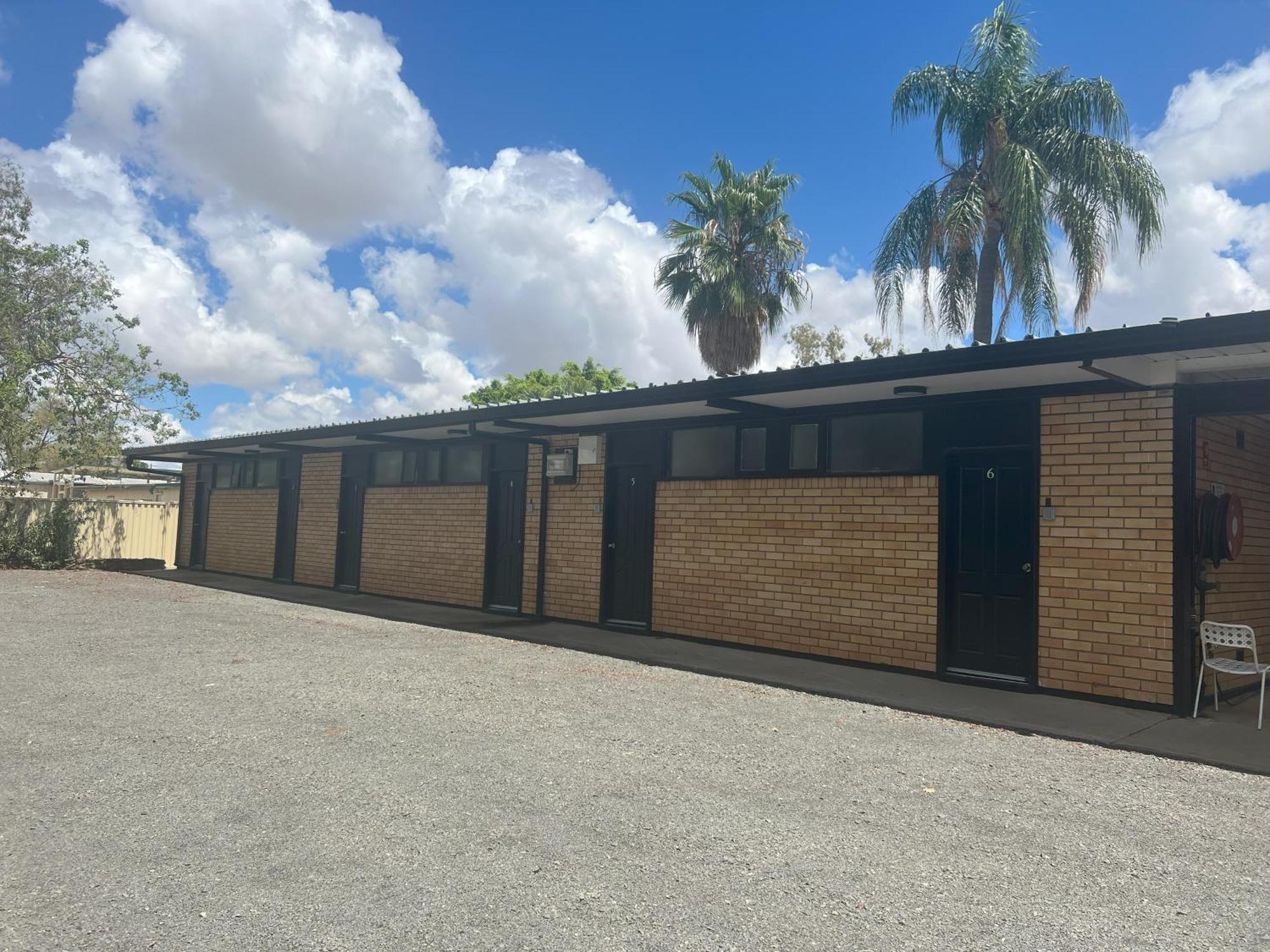 Jumbuck Motor Inn - Pool - Pet Friendly Section - King Beds Longreach Extérieur photo