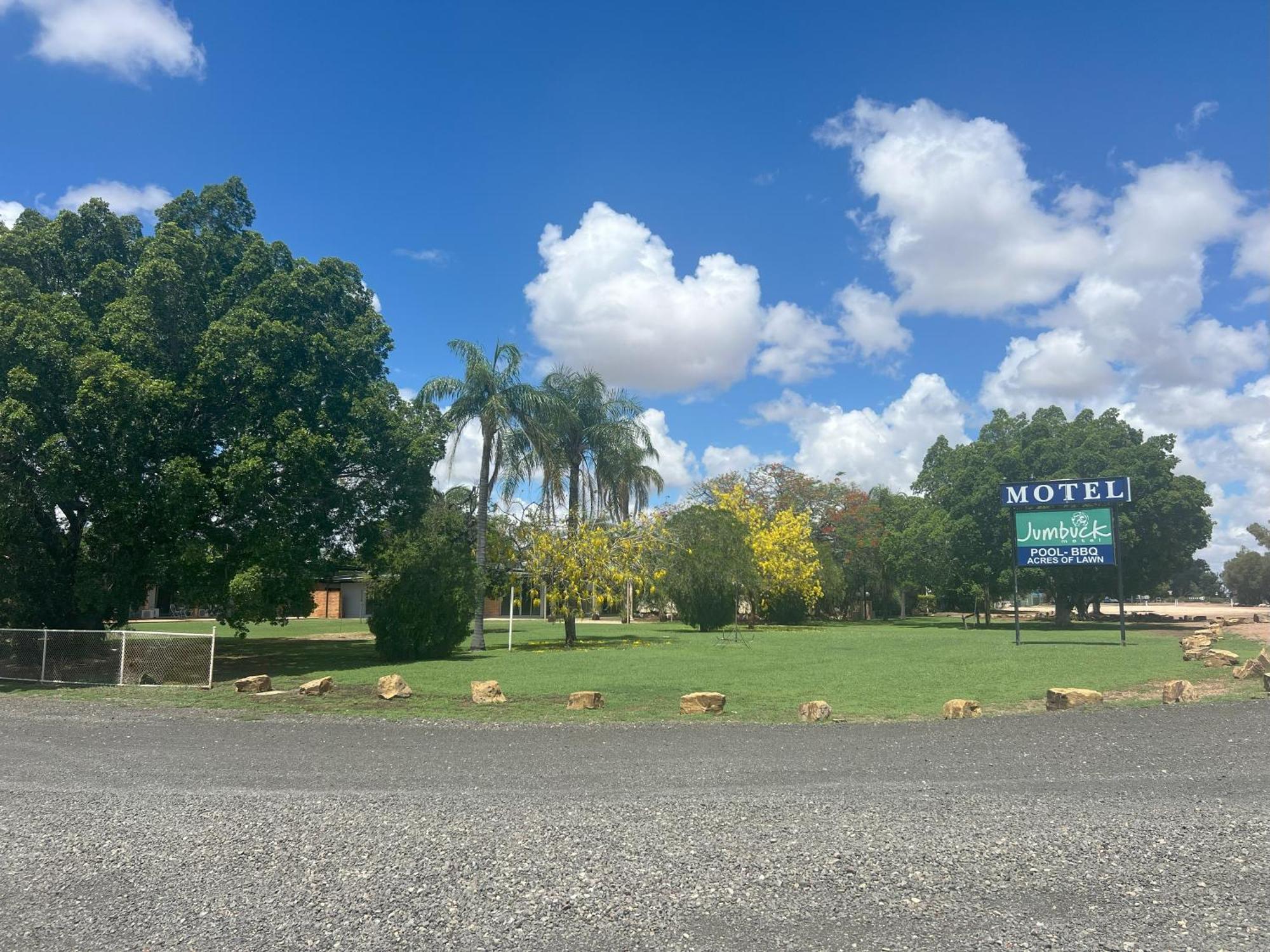 Jumbuck Motor Inn - Pool - Pet Friendly Section - King Beds Longreach Extérieur photo