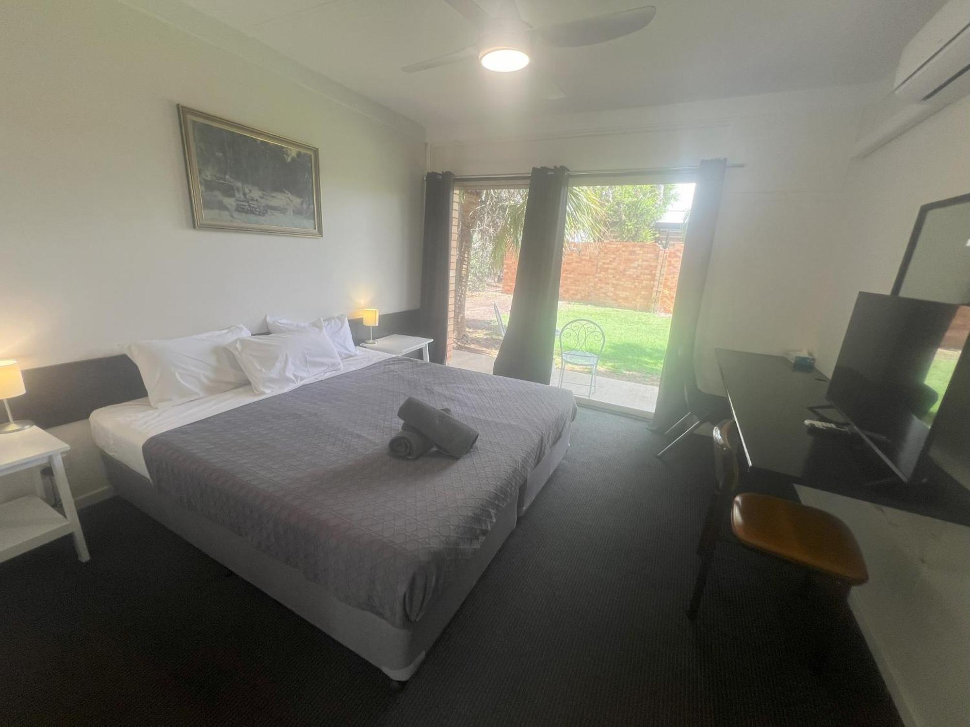 Jumbuck Motor Inn - Pool - Pet Friendly Section - King Beds Longreach Extérieur photo