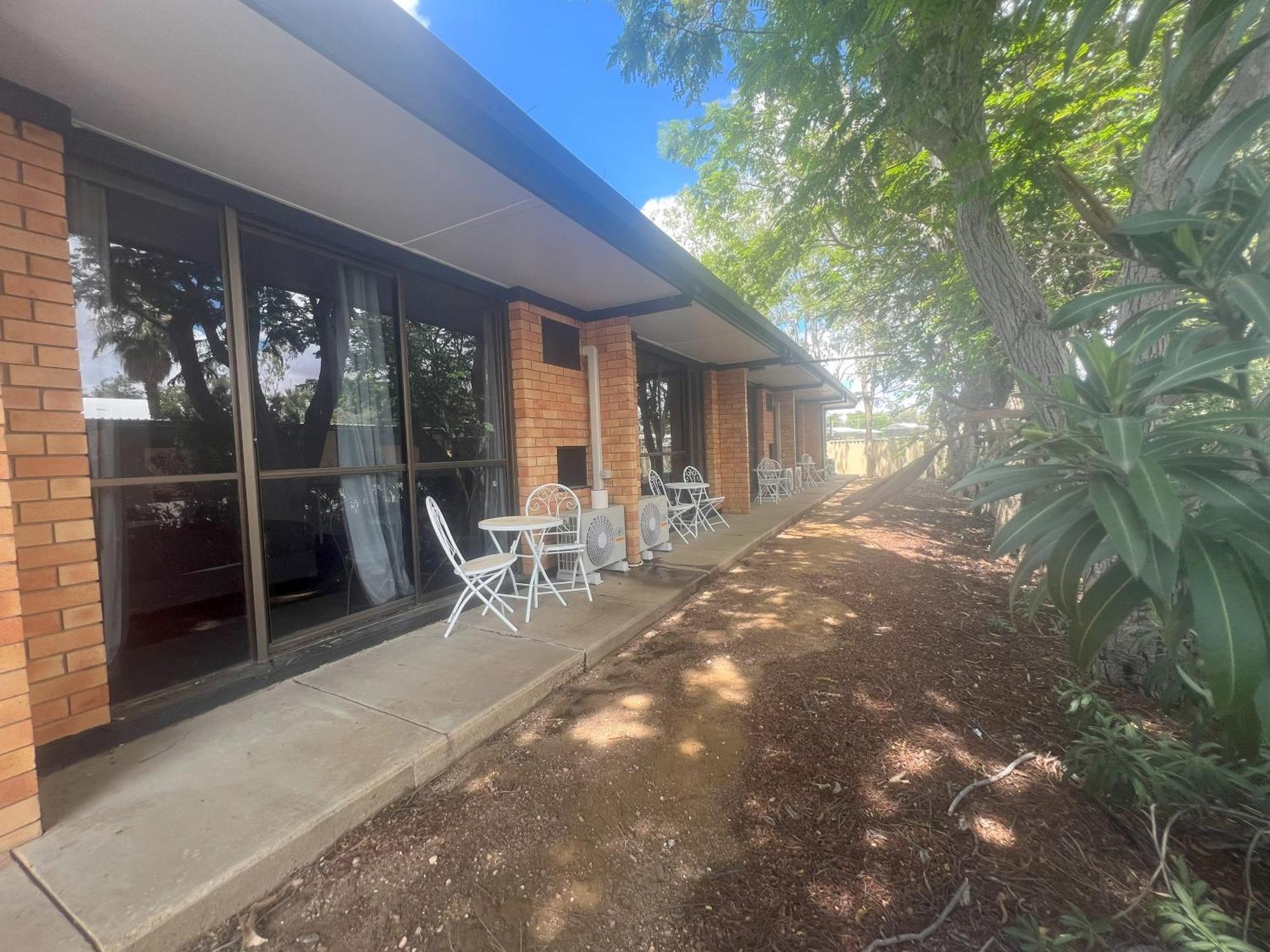 Jumbuck Motor Inn - Pool - Pet Friendly Section - King Beds Longreach Extérieur photo
