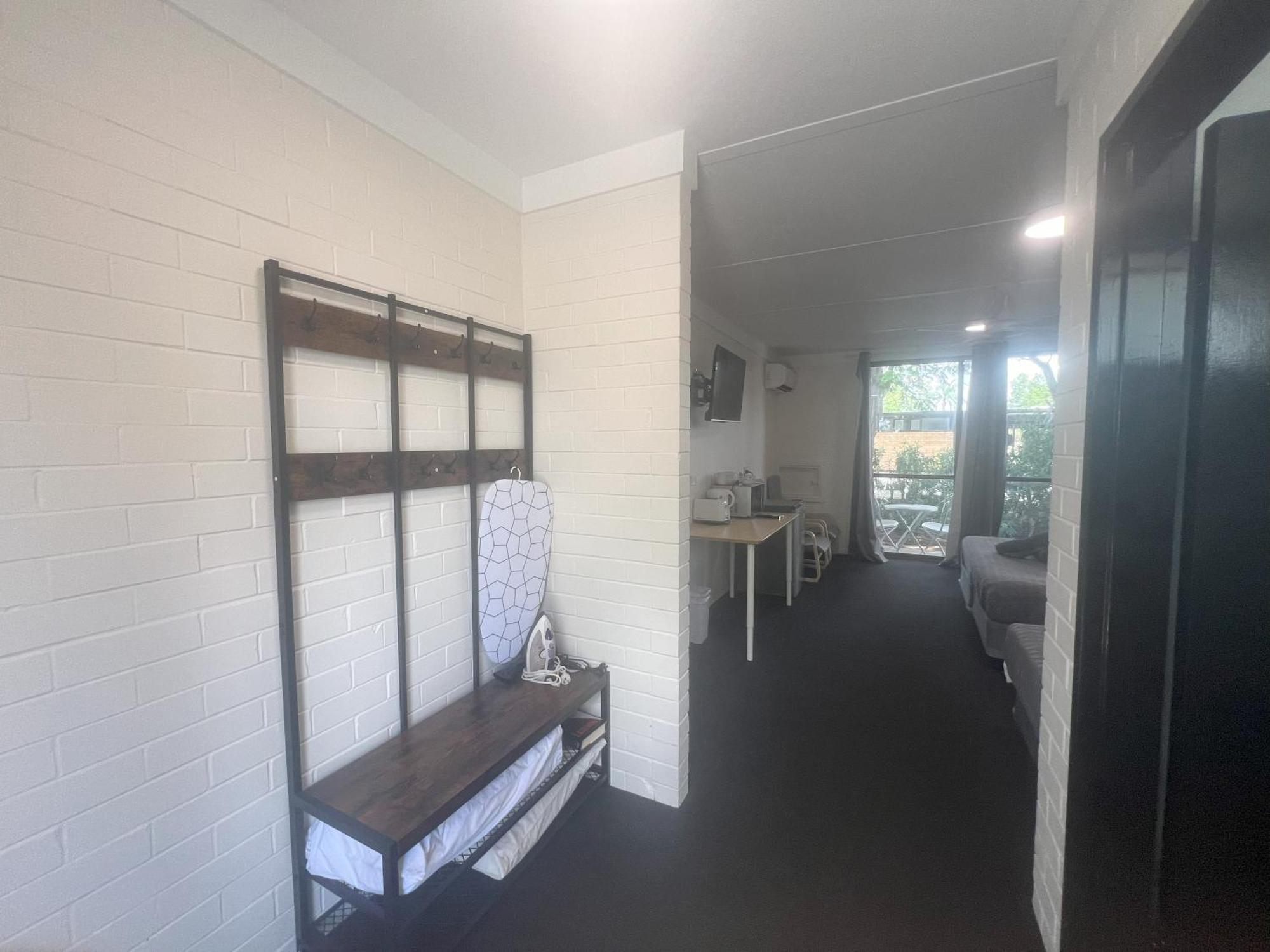 Jumbuck Motor Inn - Pool - Pet Friendly Section - King Beds Longreach Extérieur photo